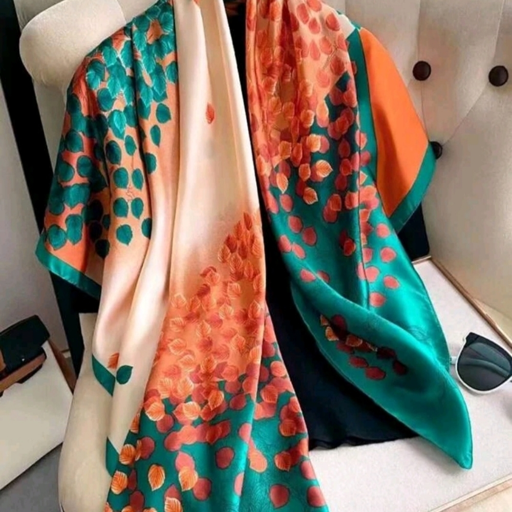 Leaf pattern Scarf - Picture 2 of 4